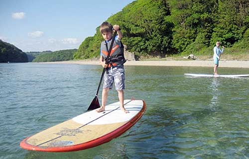 Nen fent paddle surf al riu